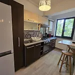 Spacious 2-Bedroom Apartment With Balcony * Bukarest
