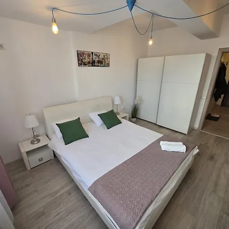 Spacious 2-Bedroom Apartment With Balcony Apartment *