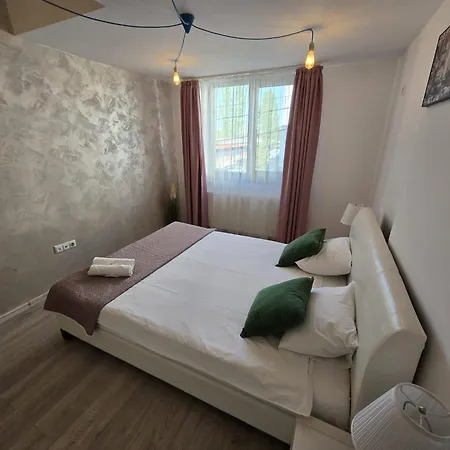 Apartament Spacious 2-Bedroom Apartment With Balcony Bukareszt
