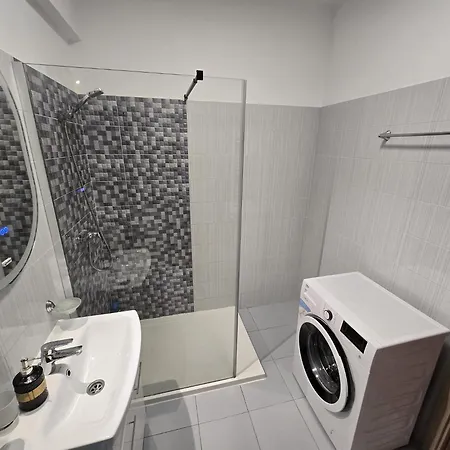 Spacious 2-Bedroom Apartment With Balcony * Bukareszt