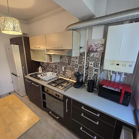 Spacious 2-bedroom With Balcony Lägenhet