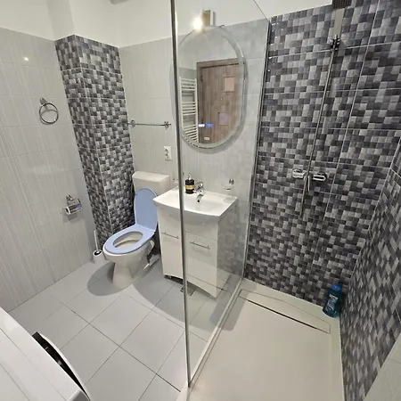 Spacious 2-bedroom With Balcony Lägenhet Bukarest