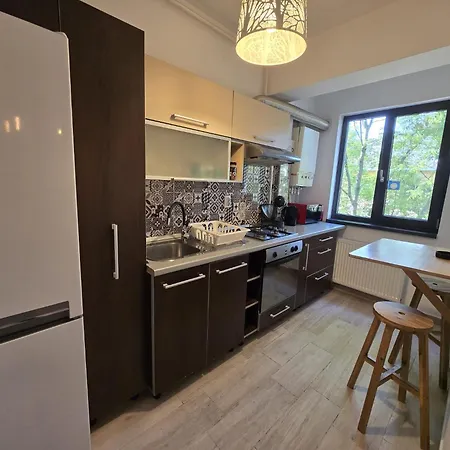 Spacious 2-bedroom With Balcony * Bukarest