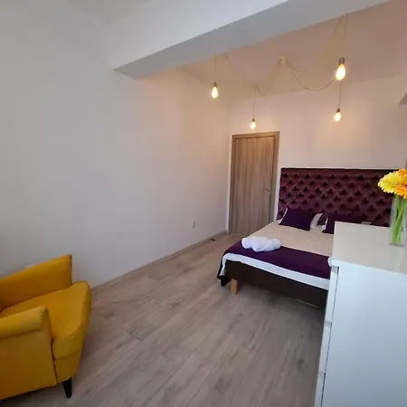 Spacious 2-bedroom With Balcony Lägenhet Bukarest